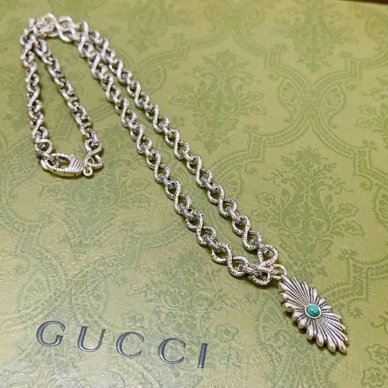 G*u*i necklaces